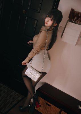 日奈娇 – 醉酒的同事
