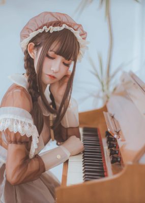 Coser衣衣 – 透明女仆