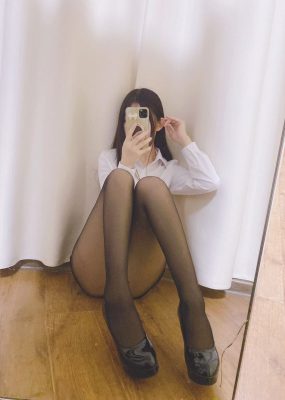 Coser衣衣 – OL制服