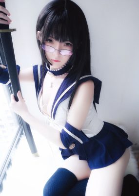 网红少女 一小央泽 – 武士刀与水手服