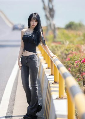 XIAOYU 语画界 Vol.1047 奶瓶. 性感蛋黄色性感写真