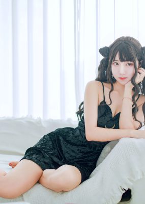 黑川 – 小恶魔黑裙子