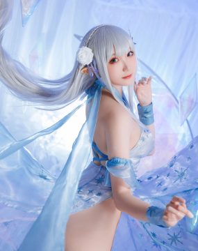 Coser瓜希酱福利 – 爱蜜莉雅 水晶礼服