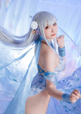 Coser瓜希酱福利 – 爱蜜莉雅 水晶礼服