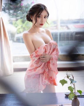 语画界 VOL.754 王馨瑶yanni 云南旅拍蕾丝写真