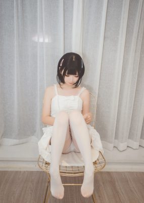 网红少女 面饼仙儿 – 白色空间