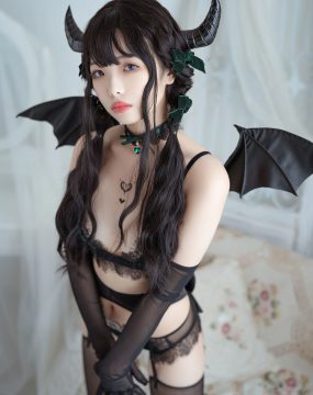 网红少女 雯妹 – 魅魔 Proud devil