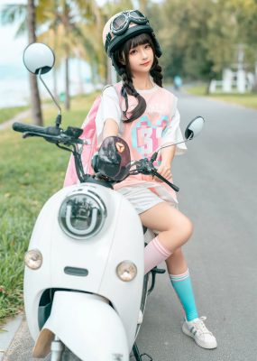 网红COS 蠢沫沫 – 小电车