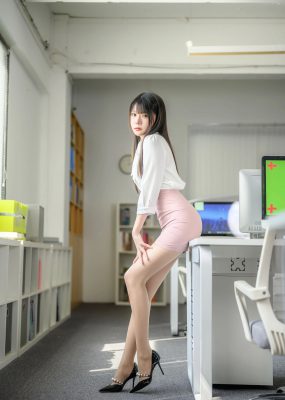 香草喵露露 – 粉白裙子