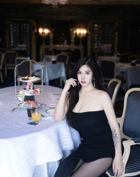 秀人网 No.6973 周思乔Betty巨乳黑色露肩短裙性感私房