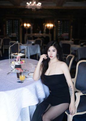 秀人网 No.6973 周思乔Betty巨乳黑色露肩短裙性感私房