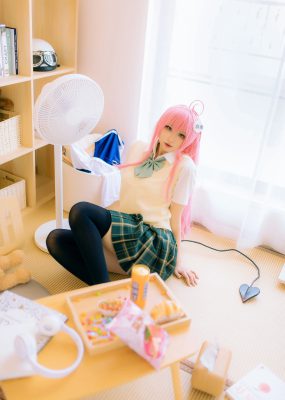 瓦斯塔亚小龙虾 – 校服