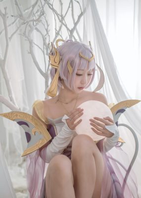 人气Coser黑川 嫦娥