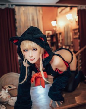 网红COS 阿包也是兔娘 – 小猫咪能有什么坏心眼呢