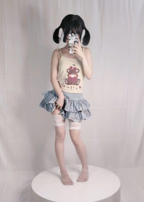 神沢永莉 – 绫蛋糕裙吊带袜汐