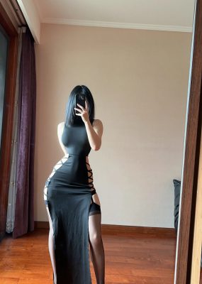 微密圈 俏妞qiaoniuTT – 国风黑丝开叉旗袍