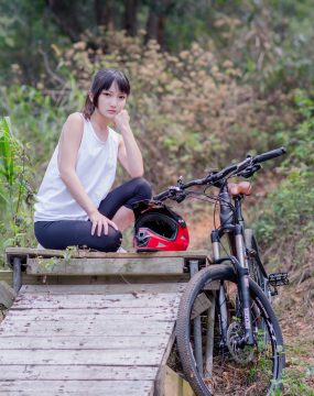 [Fantasy Factory] 小丁Cosplay – 单车少女 黑胶 情趣网衫