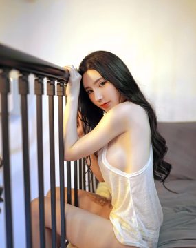 周于希dummy《半透背心疑似激凸，酥胸乱颤，秀腿美臀诱惑》 嗲囡囡 Vol.109