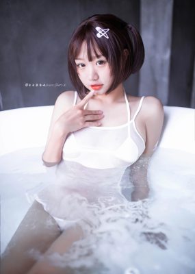 网红COS 柒柒要乖哦 – 死库水Spa