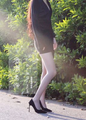 微密圈 酒酒老师 – 黄昏光影高跟秀