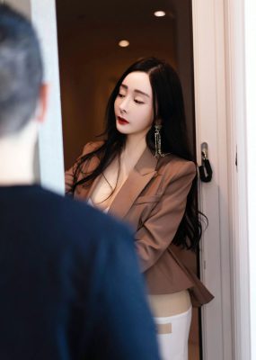 尤蜜荟 Vol.950 允爾 魅惑黑丝性感写真