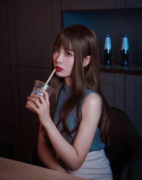 轩萧学姐 – 微醺喝醉了OL