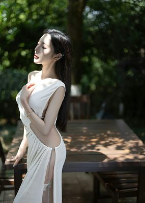 XIAOYU 语画 Vol.1082 王馨瑶yanni 黑色情趣内衣贵州旅拍
