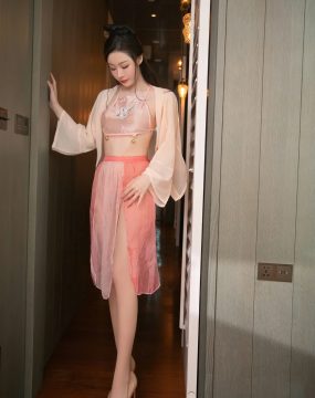 秀人网 No.7075 是小逗逗 粉色古装性感写真