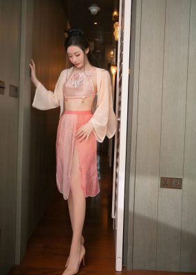 秀人网 No.7075 是小逗逗 粉色古装性感写真